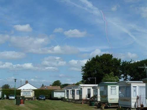 Отель Copthorne Caravans Merston Экстерьер фото